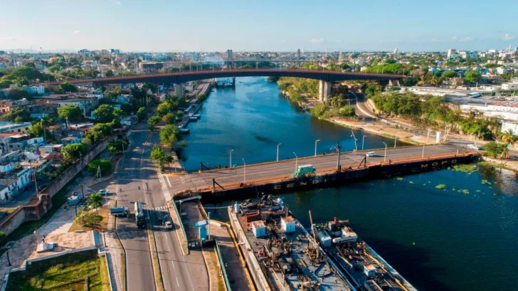 MOPC cerrará este sábado por dos horas el puente flotante sobre el río Ozama