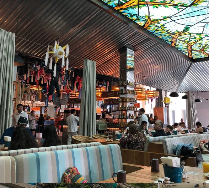Restaurante-Buffet-para-desayuno-y-almuerzoi