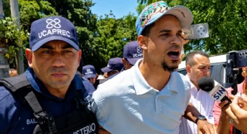 Se entrega joven buscado por muerte de puertorriqueño durante asalto en lavadero de vehículos
