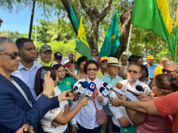 Frente Amplio y Alianza País rinden homenaje a Mauricio Báez y demandan reforma integral de la seguridad social