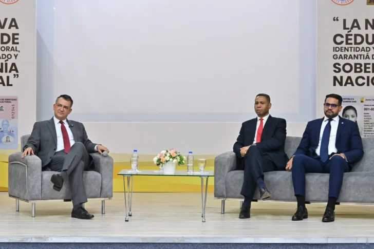 Fundación Dominicana Debate Global y la JCE destacan nueva cédula como inversión estratégica para el país