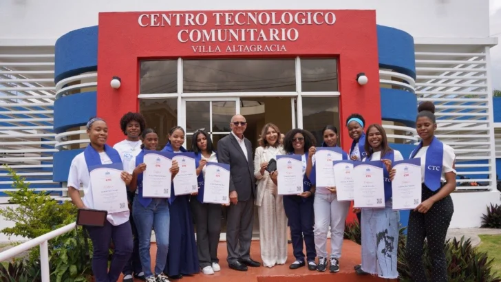 Centros Tecnológicos Comunitarios celebran en Villa Altagracia el “Día de las Niñas en las TIC”