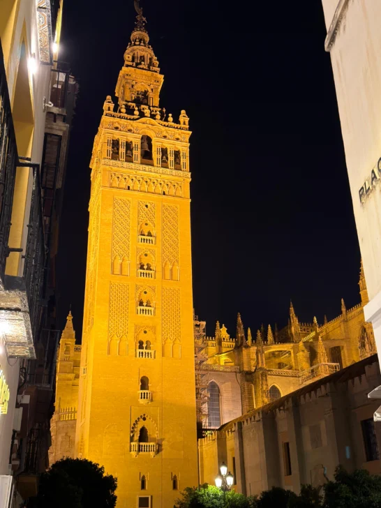 Sevilla o el cultivo permanente de la alegría