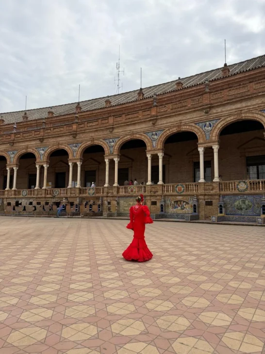 Sevilla o el cultivo permanente de la alegría