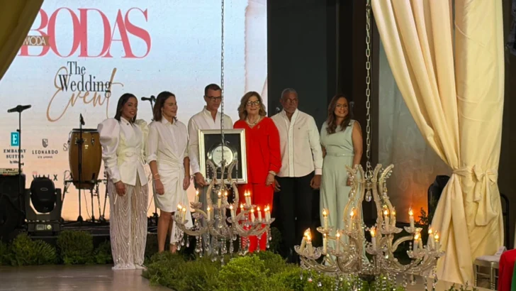  Patricia Acosta, editora Bodas A La Moda; Rosanna Rivera, editora Listín Diario; Sócrates Mckinney, Mirka Morales, Presidenta del Patronato Nacional de Ciegos; Fidel López, productor de eventos.