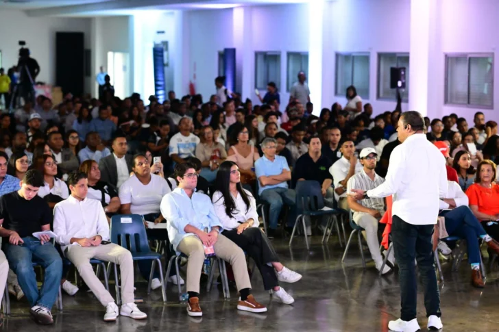 Economía y finanzas para jóvenes que construyen