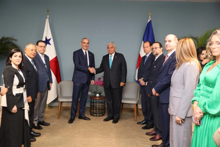 Abinader promueve inversión en RD ante empresarios panameños y destaca crecimiento de zonas francas