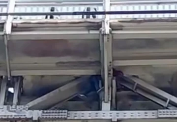 Hombre se esconde debajo del Puente Duarte mientras intentaba escapar de la Policía