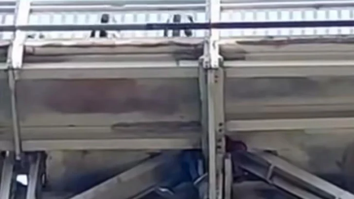 Hombre se esconde debajo del Puente Duarte mientras intentaba escapar de la Policía
