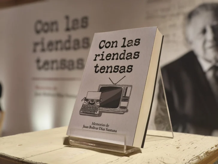 'No detenerse para no quedar petrificado': Juan Bolívar Díaz presenta su autobiografía