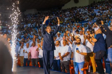 Carolina Mejía y el poder del traje pantalón: una imagen de liderazgo contemporáneo Carolina Mejía y el poder del traje pantalón: una imagen de liderazgo contemporáneo