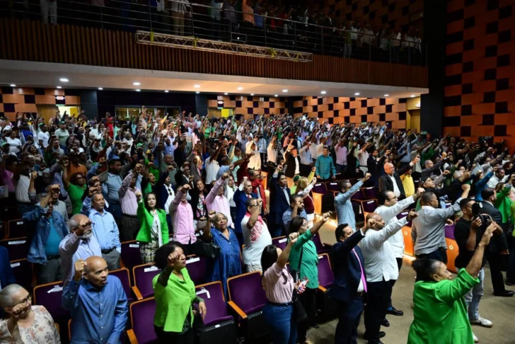 Fuerza del Pueblo juramenta directivas del Distrito Nacional y proclama nueva etapa organizativa