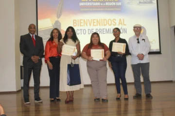 Entregan premios a los estudiantes ganadores del Primer Concurso Literario Universitario de la Región Sur