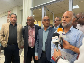 Cuidado con privatizar la UASD: gremios docentes y organizaciones sociales rechazan reforma educativa y anuncian consulta popular Cuidado con privatizar la UASD: gremios docentes y organizaciones sociales rechazan reforma educativa y anuncian consulta popular