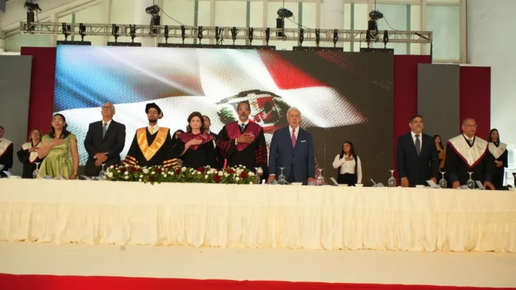 UFHEC gradúa a 2,185 nuevos profesionales y reconoce a Félix García y Fernando Capellán con doctorados honoríficos UFHEC gradúa a 2,185 nuevos profesionales y reconoce a Félix García y Fernando Capellán con doctorados honoríficos