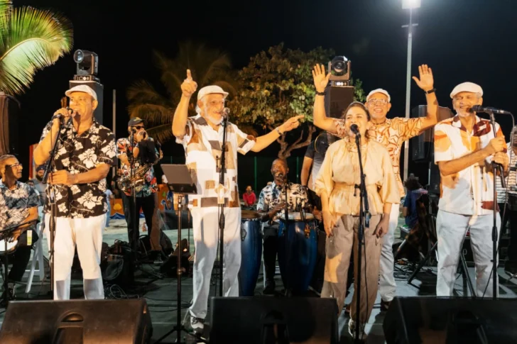 Concierto del Grupo Bonyé para las madres en el Malecón Deportivo atrajo más de 4 mil personas