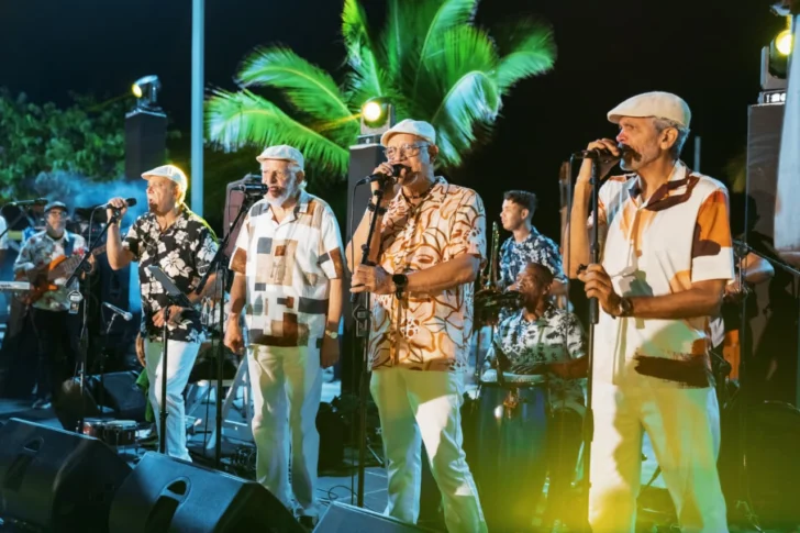 Concierto del Grupo Bonyé para las madres en el Malecón Deportivo atrajo más de 4 mil personas