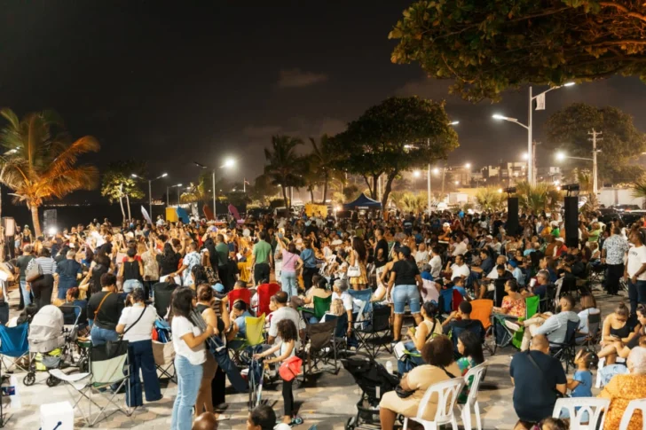 Concierto del Grupo Bonyé para las madres en el Malecón Deportivo atrajo más de 4 mil personas