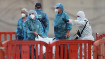 Confirman nuevos casos de hantavirus en una francesa y un estadounidense que viajaban en el crucero afectado y regresaron a sus países