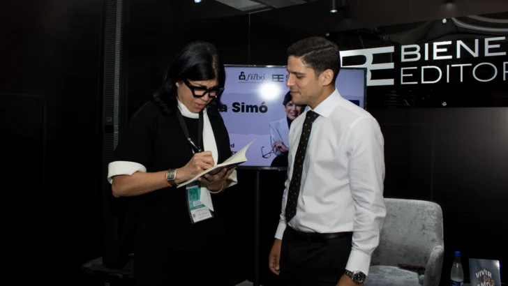 Doctora Ana Simó ofrece conversatorio y encuentro con lectores en la Feria del Libro de Bogotá