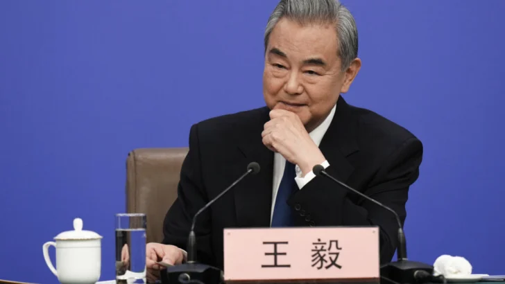 China pide a EEUU e Irán que reabran “de inmediato” el estrecho de Ormuz