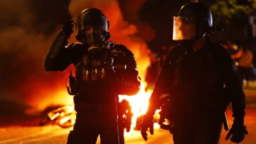 Más de 200 heridos y cientos de detenidos en Francia por disturbios tras la victoria del PSG en la Liga de Campeones Más de 200 heridos y cientos de detenidos en Francia por disturbios tras la victoria del PSG en la Liga de Campeones