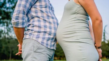 El extraño síndrome que hace a los padres sentirse embarazados