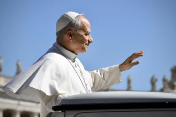 El papa usó la IA antes del viaje a España y le respondió como si aún fuera Francisco El papa usó la IA antes del viaje a España y le respondió como si aún fuera Francisco