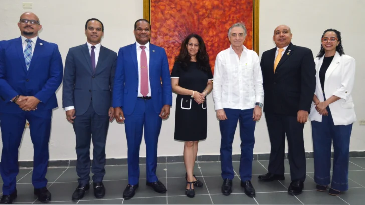 UASD debate sobre inteligencia artificial y regulación digital en República Dominicana