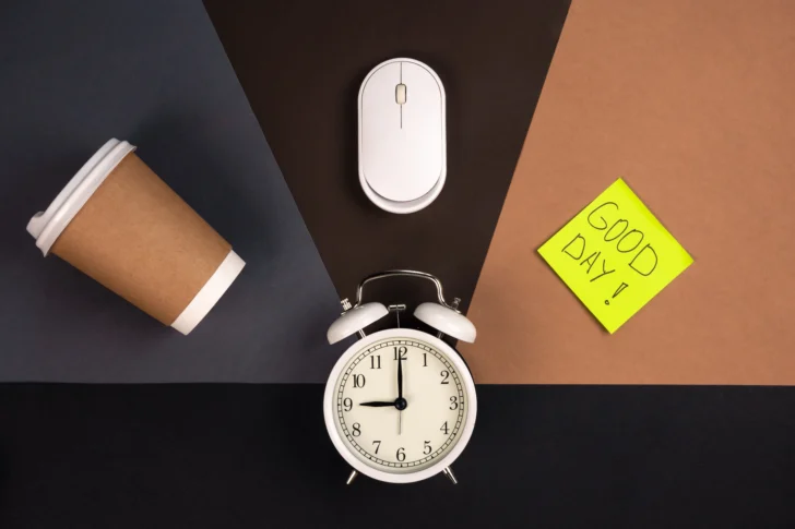 Antes de que llegue el lunes laboral: ¿Por qué el mundo trabaja más y vive menos?