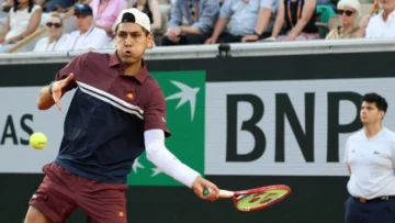 Cerúndulo y Tabilo conducen al tenis latinoamericano a los octavos de final de Roland Garros.