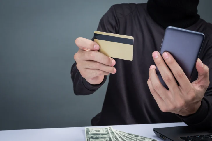 Exempleado es acusado de desfalcar RD$ 60 millones mediante transferencias fraudulentas