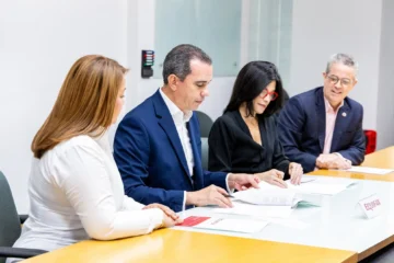 Zonas francas accederán a tecnología crediticia de Equifax mediante alianza con Adozona