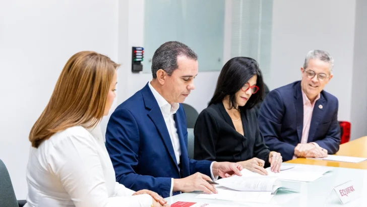 Zonas francas accederán a tecnología crediticia de Equifax mediante alianza con Adozona