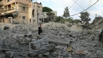 Líbano: residentes de Tiro huyen tras la orden del ejército israelí de evacuar la ciudad