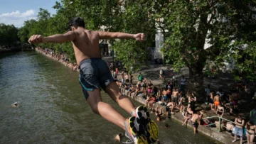 Francia restringe el consumo de alcohol en la Fiesta de la Música, mientras la ola de calor derrite a Europa Francia restringe el consumo de alcohol en la Fiesta de la Música, mientras la ola de calor derrite a Europa
