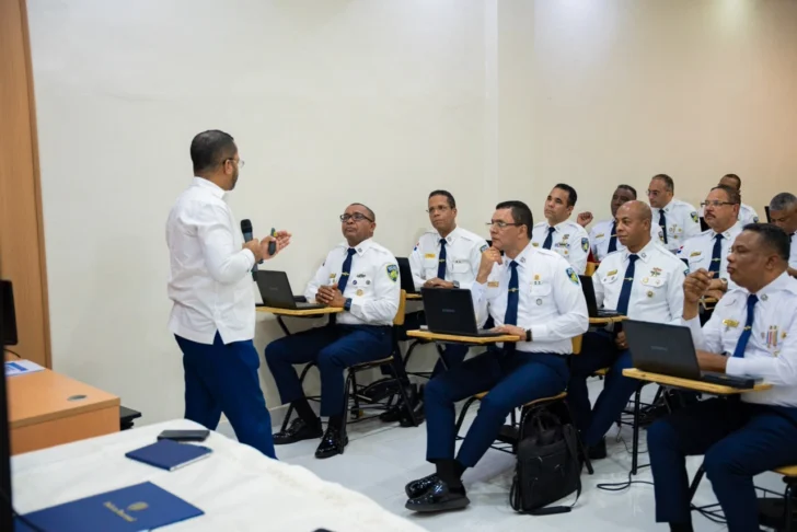 Policía Nacional e ITLA inician capacitación sobre inteligencia artificial y firman acuerdo para fortalecer transformación tecnológica
