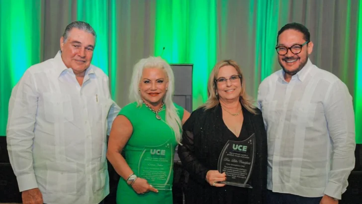 Universidad UCE fortalece vínculos con egresados internacionales durante encuentro en Miami Universidad UCE fortalece vínculos con egresados internacionales durante encuentro en Miami