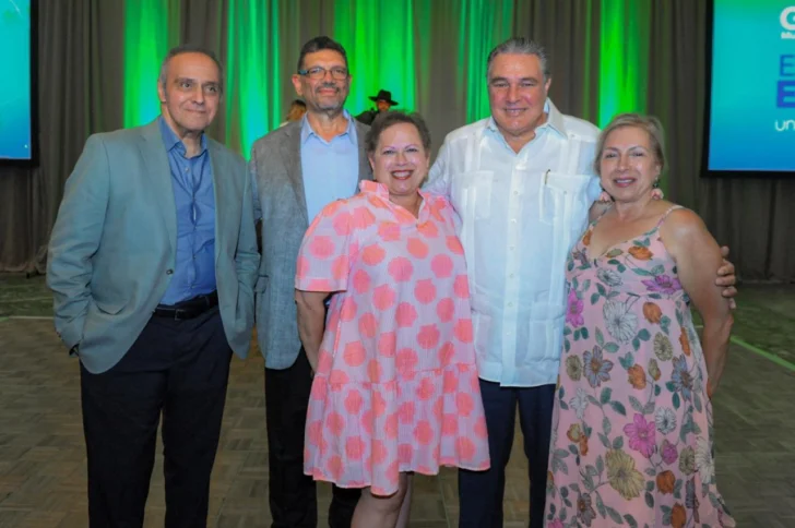 Universidad UCE fortalece vínculos con egresados internacionales durante encuentro en Miami