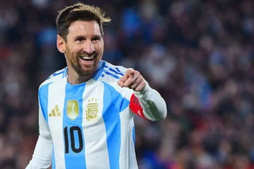 Lionel Messi destroza a Argelia con un triplete en el debut de Argentina Lionel Messi destroza a Argelia con un triplete en el debut de Argentina