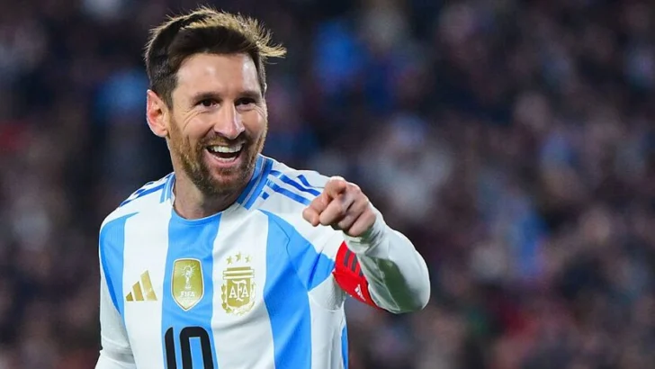 Lionel Messi destroza a Argelia con un triplete en el debut de Argentina