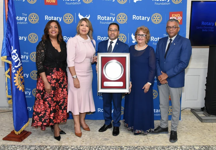 Club Rotario Santo Domingo Bella Vista presenta memorias 2025-2026 y entrega premio a la excelencia rotaria