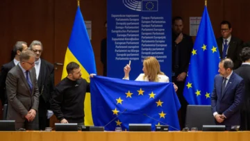 Ucrania inicia la primera fase de negociaciones para su adhesión a la UE, pero el proceso será largo Ucrania inicia la primera fase de negociaciones para su adhesión a la UE, pero el proceso será largo
