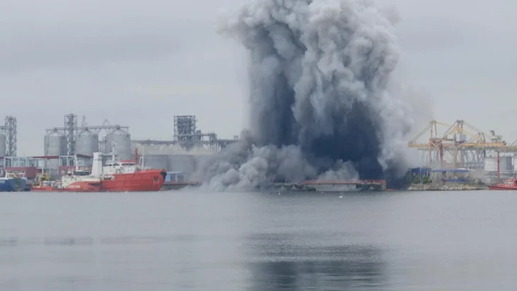 Drone marítimo ucraniano se desvía y explota en puerto rumano tras ser interferido por Rusia, indica Kiev