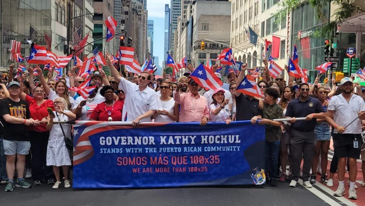 Congresista Adriano Espaillat participa en el Desfile Nacional Puertorriqueño y celebra las contribuciones de la comunidad boricua