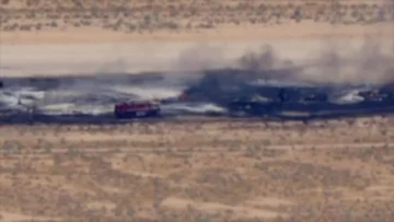 Mueren 8 personas en un avión B-52 de la Fuerza Aérea de EE.UU. que se estrelló tras despegar en California Mueren 8 personas en un avión B-52 de la Fuerza Aérea de EE.UU. que se estrelló tras despegar en California