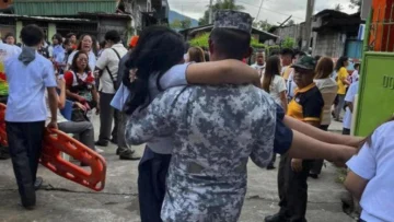 Al menos tres muertos en Filipinas por un terremoto de magnitud 7,8 que generó alertas de tsunami