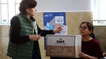 Comienza el conteo de la segunda vuelta de las presidenciales en Perú: encuestas a boca de urna muestran empate técnico entre Fujimori y Sánchez