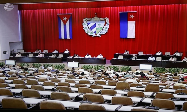 Cuba inicia trámite parlamentario de reforma económica y Europa se suma a presiones