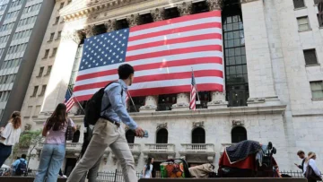 Cómo la economía de EE.UU. continúa superando a las de sus rivales en contra de todo pronóstico